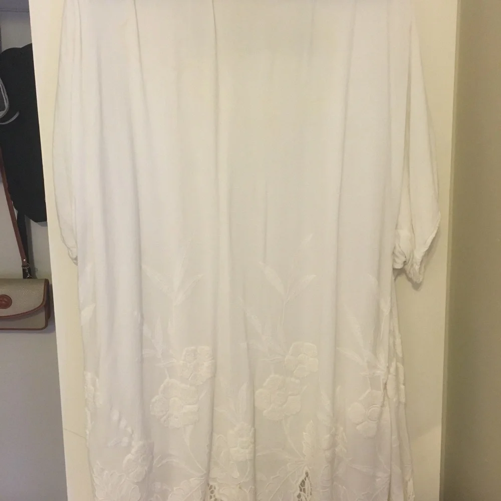 Floral White Robe - Picture 2 of 2